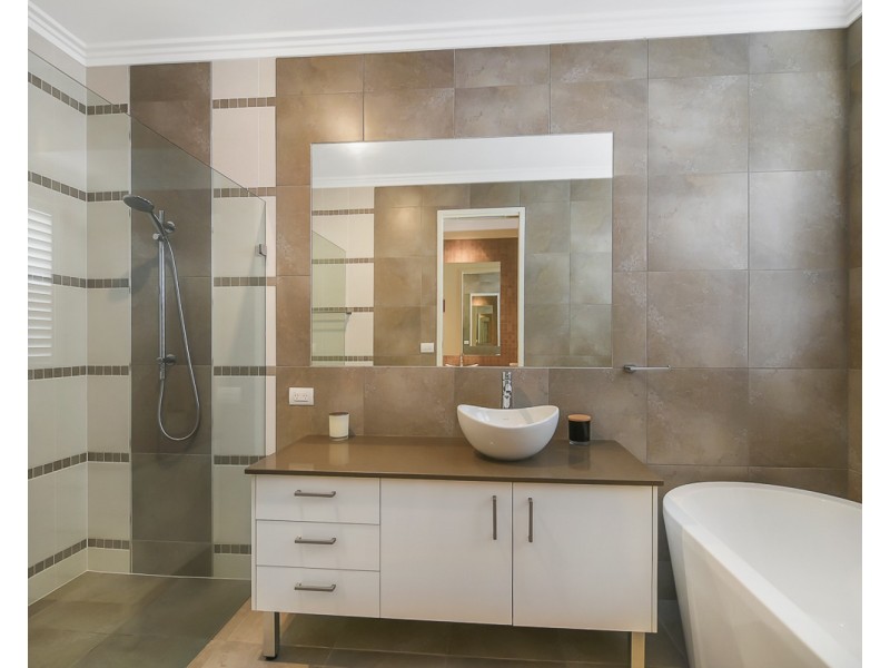 13 Maidstone Crescent, Peregian Springs QLD 4573
