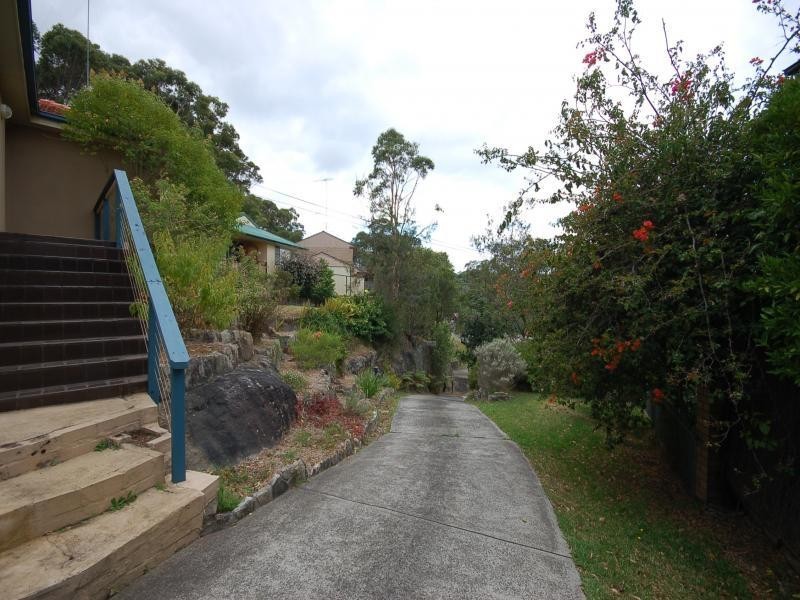 17 Meehan Place, Kirrawee NSW 2232