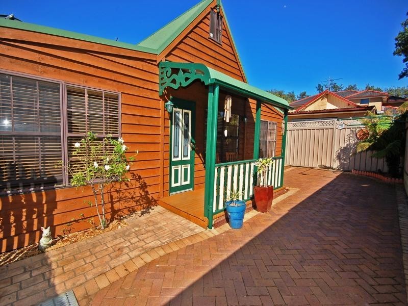 2/185 Oak Road, Kirrawee NSW 2232