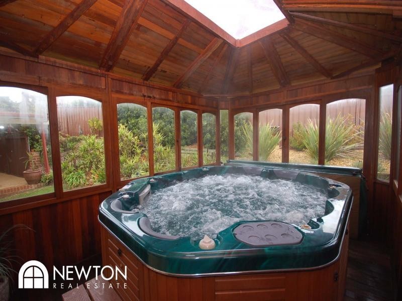 2 Albatross Circuit, Woronora Heights NSW 2233