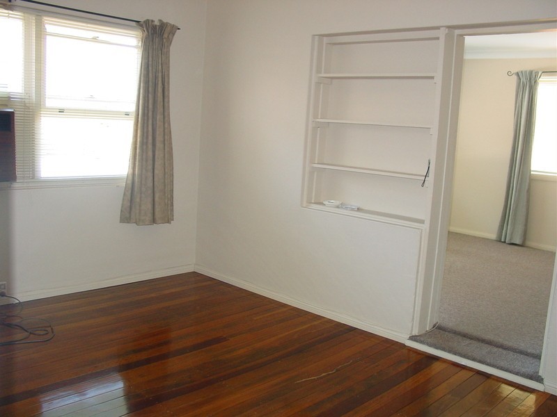 142 Oak Road, Kirrawee NSW 2232