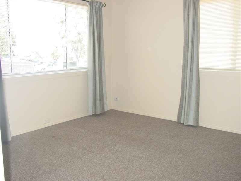 142 Oak Road, Kirrawee NSW 2232