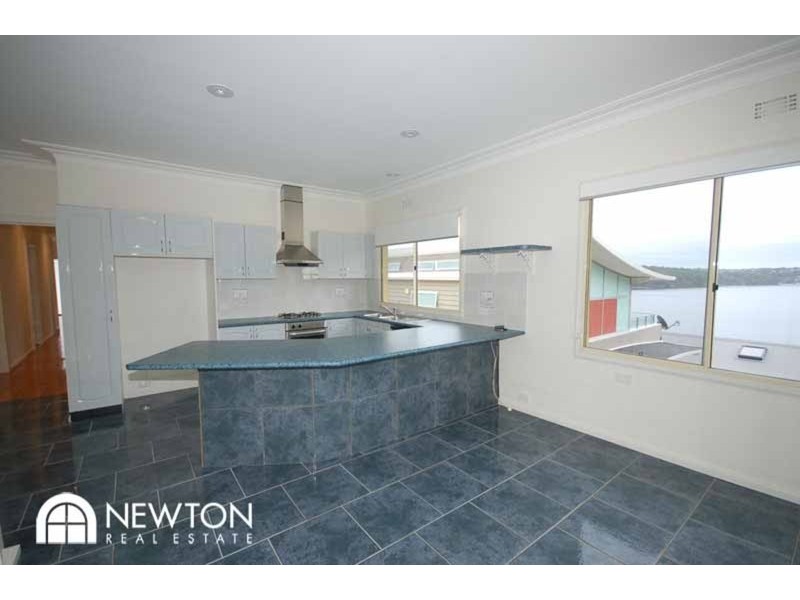 11 Swan Street, Lilli Pilli NSW 2229