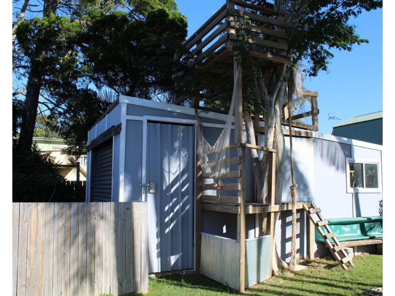 24 Soverign Road, Amity Point QLD 4183