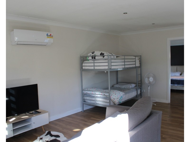 24 Soverign Road, Amity Point QLD 4183
