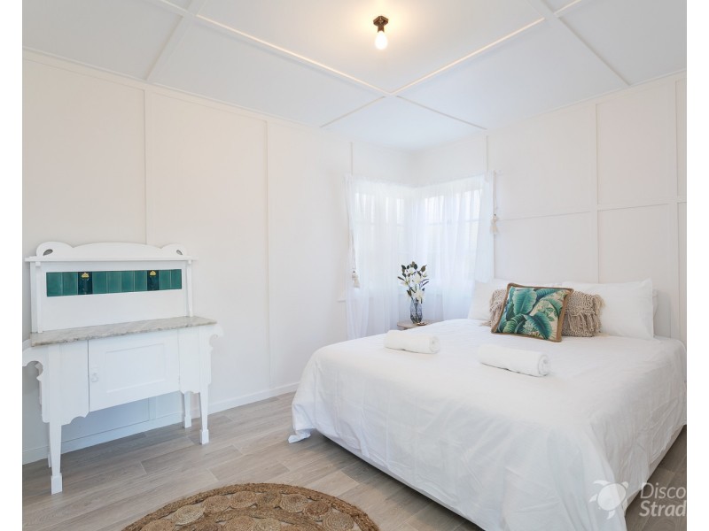 13 Mooloomba Road, Point Lookout QLD 4183