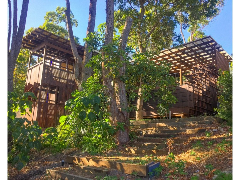 MOONSHINE, 6 Booran Street, Point Lookout QLD 4183