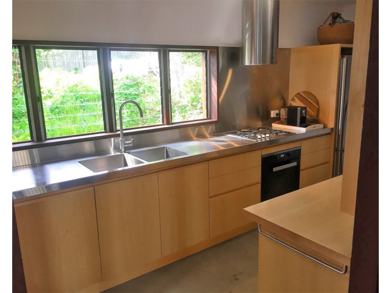 MOONSHINE, 6 Booran Street, Point Lookout QLD 4183