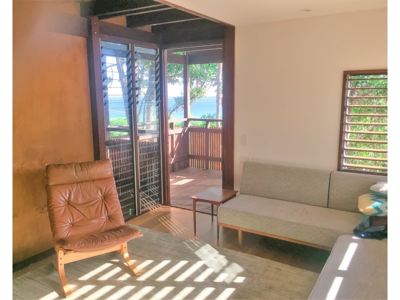 MOONSHINE, 6 Booran Street, Point Lookout QLD 4183