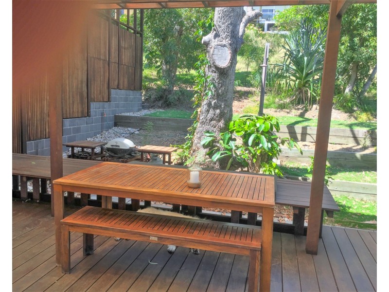 MOONSHINE, 6 Booran Street, Point Lookout QLD 4183