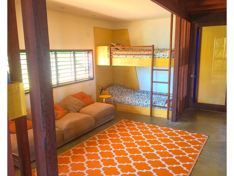 MOONSHINE, 6 Booran Street, Point Lookout QLD 4183