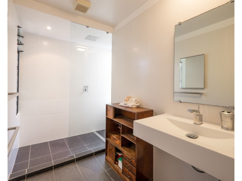 6 Samarinda Drive, Point Lookout QLD 4183