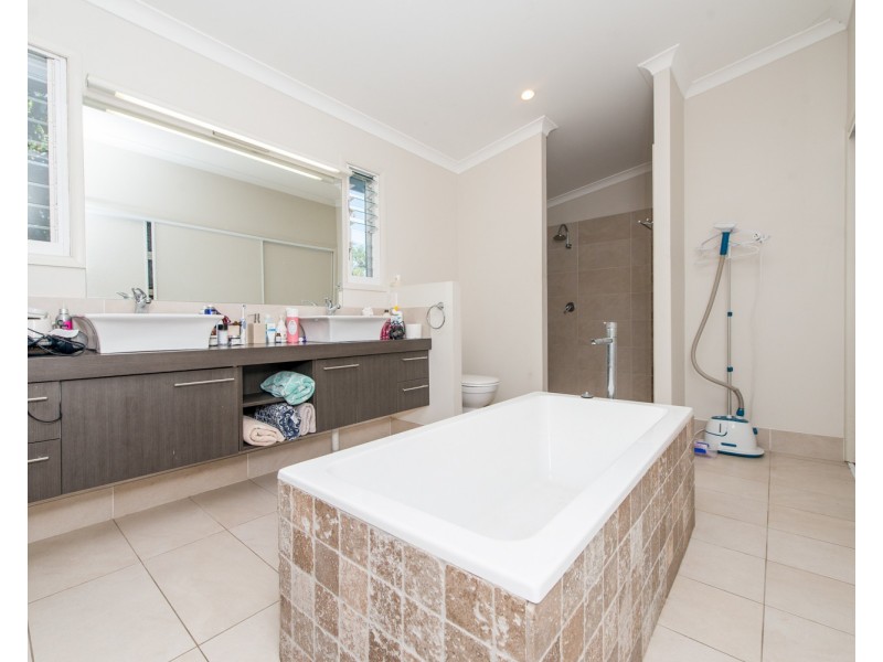 1/18 George Nothling Drive, Point Lookout QLD 4183