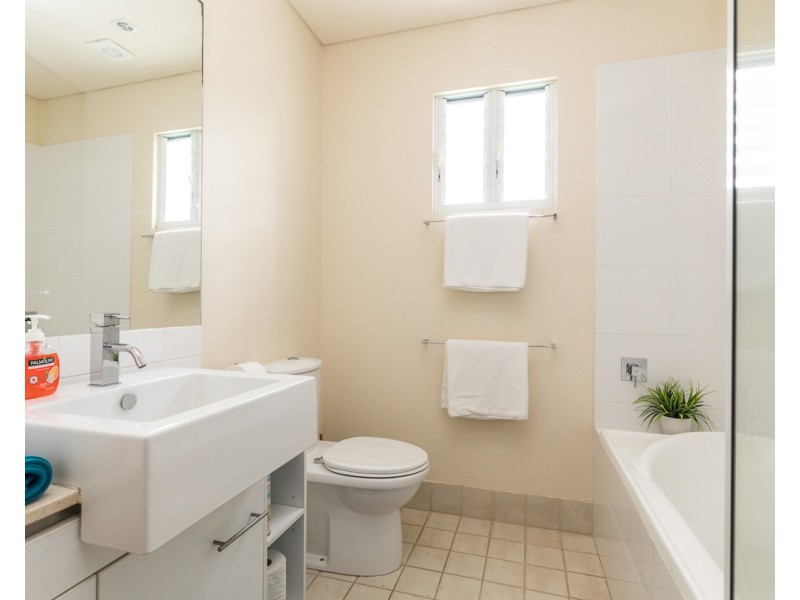 3/12 Samarinda Drive, Point Lookout QLD 4183