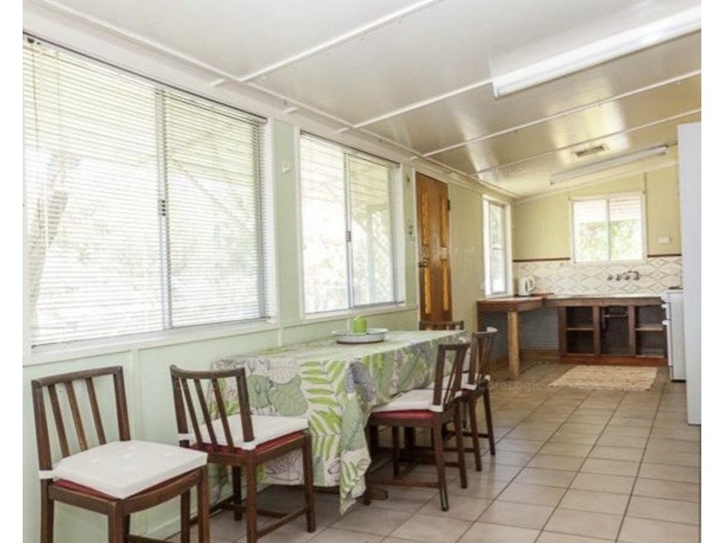 6 Oxley Parade, Dunwich QLD 4183