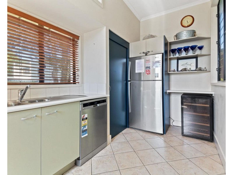 2/108 Mooloomba Road, Point Lookout QLD 4183