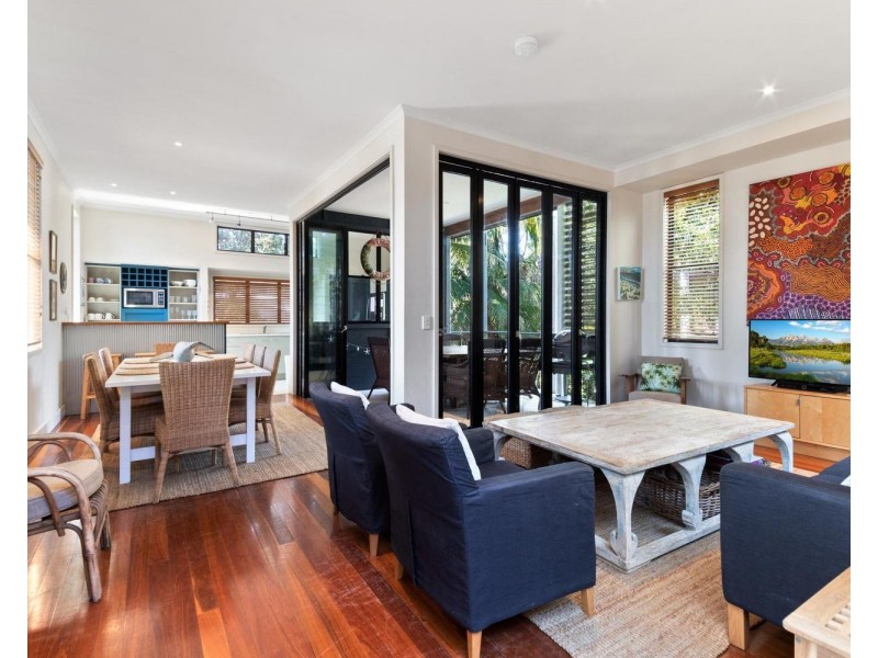 2/108 Mooloomba Road, Point Lookout QLD 4183