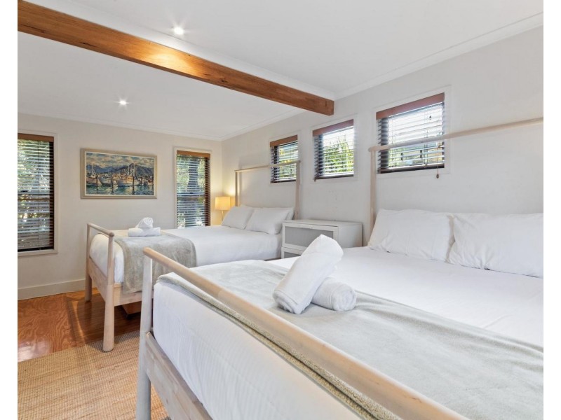 2/108 Mooloomba Road, Point Lookout QLD 4183