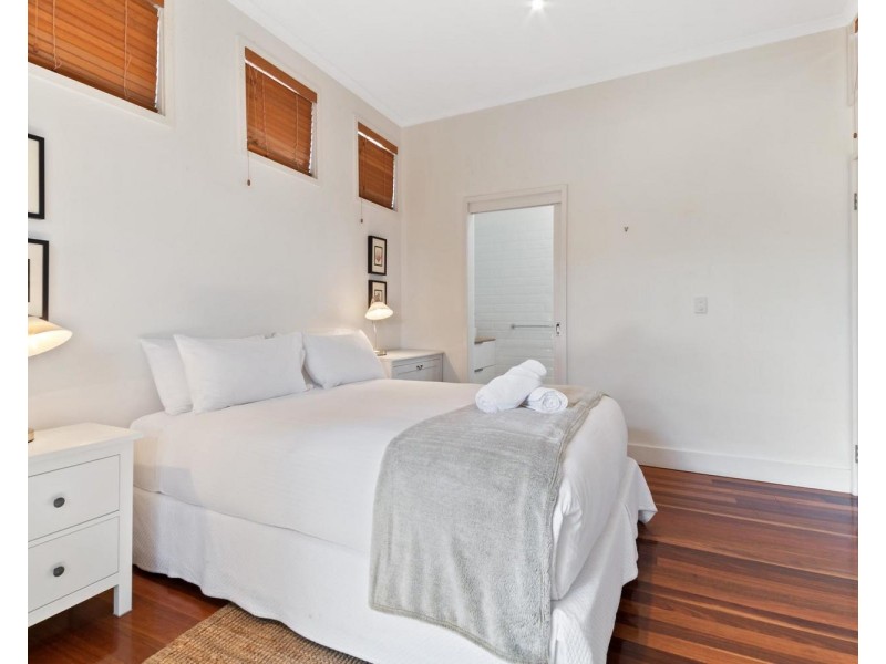 2/108 Mooloomba Road, Point Lookout QLD 4183