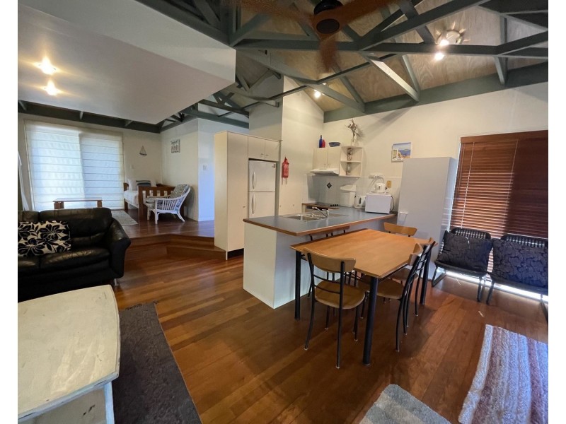 12/4-10 Kennedy Drive, Point Lookout QLD 4183