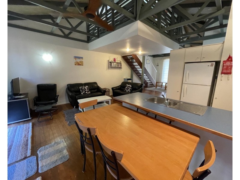 12/4-10 Kennedy Drive, Point Lookout QLD 4183