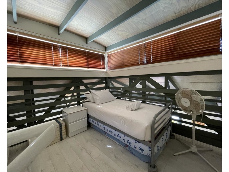 12/4-10 Kennedy Drive, Point Lookout QLD 4183