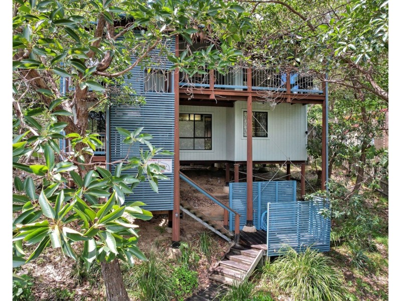 36 Samarinda Way, Point Lookout QLD 4183