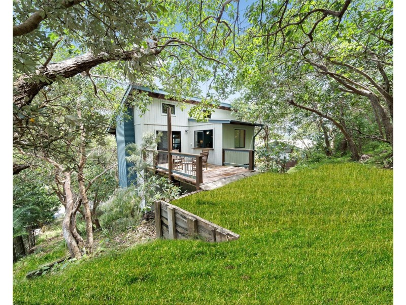 36 Samarinda Way, Point Lookout QLD 4183