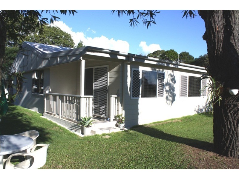 6 Ballow Street, Amity Point QLD 4183