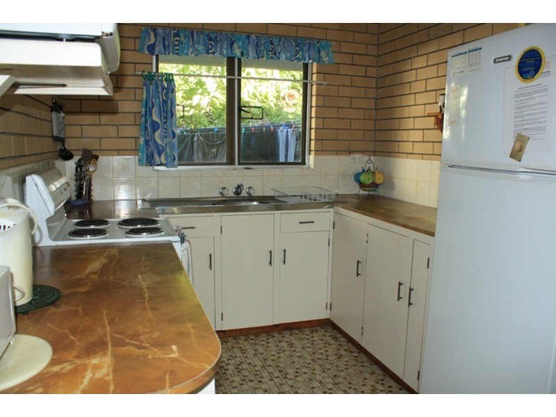 6 Ballow Street, Amity Point QLD 4183
