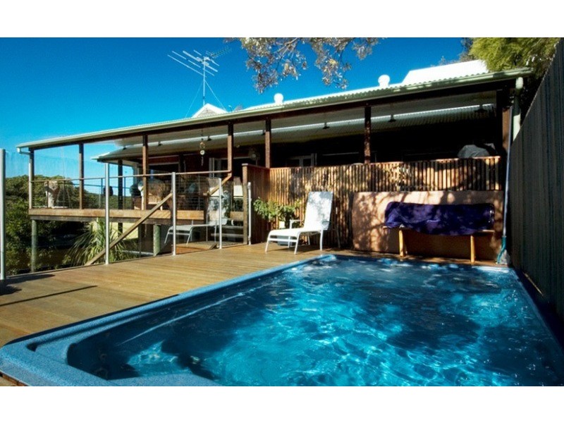 41 Cumming Parade, Point Lookout QLD 4183