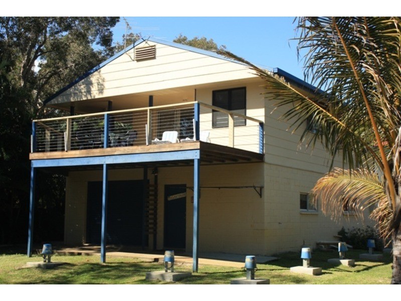 2 Millers Lane, Amity Point QLD 4183