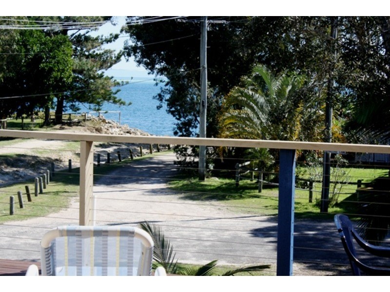 2 Millers Lane, Amity Point QLD 4183