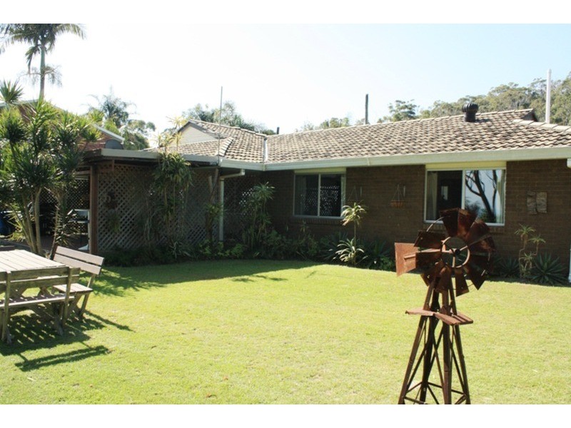 15 Rainbow Crescent, Dunwich QLD 4183