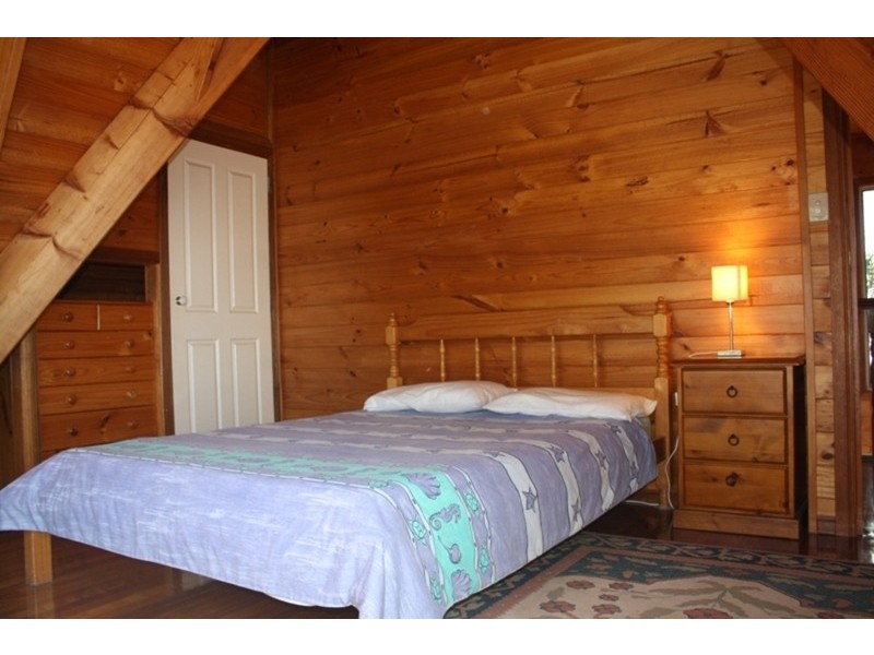 4 Merinda Crescent, Point Lookout QLD 4183