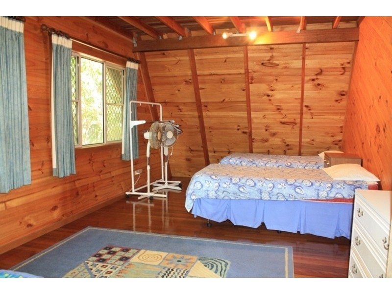 4 Merinda Crescent, Point Lookout QLD 4183