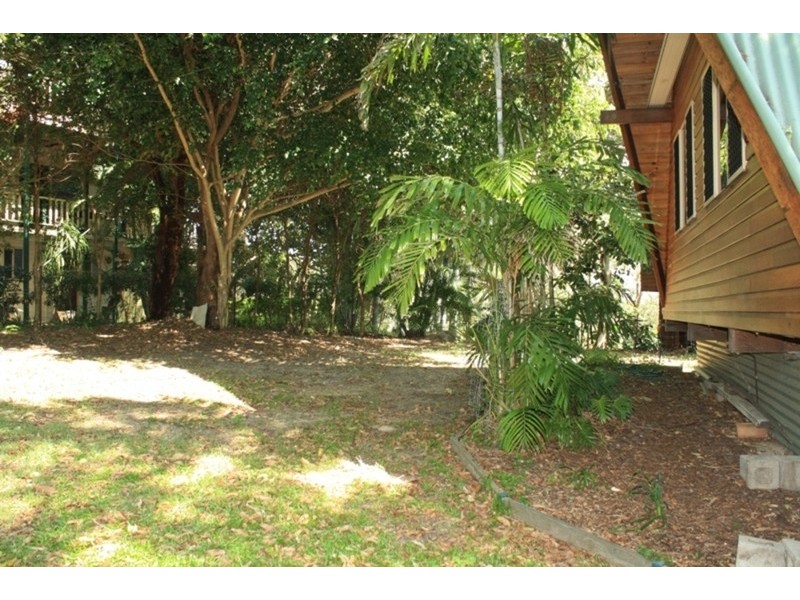 4 Merinda Crescent, Point Lookout QLD 4183