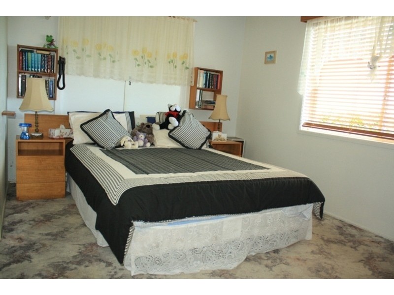 75 Rainbow Crescent, Dunwich QLD 4183