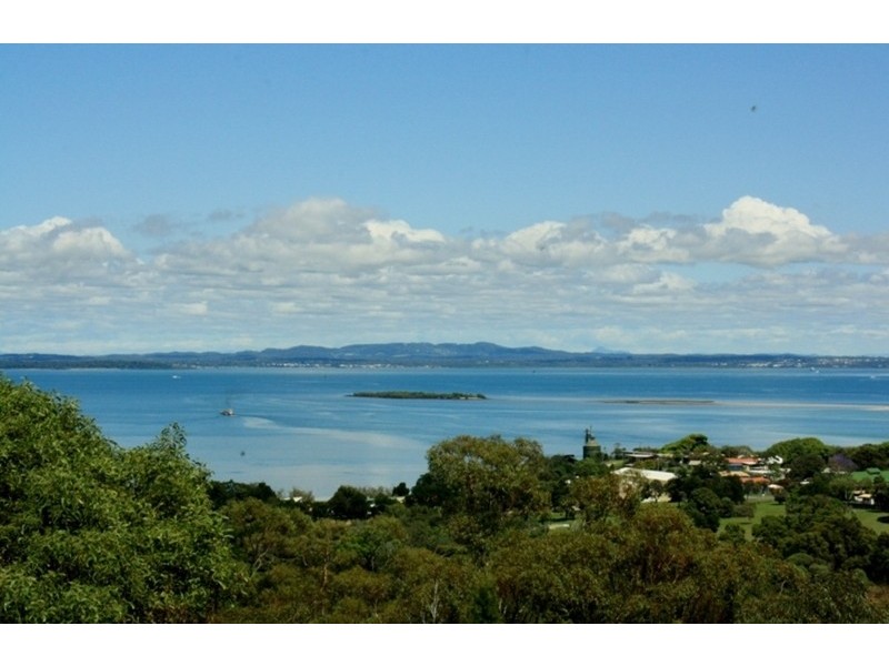 75 Rainbow Crescent, Dunwich QLD 4183