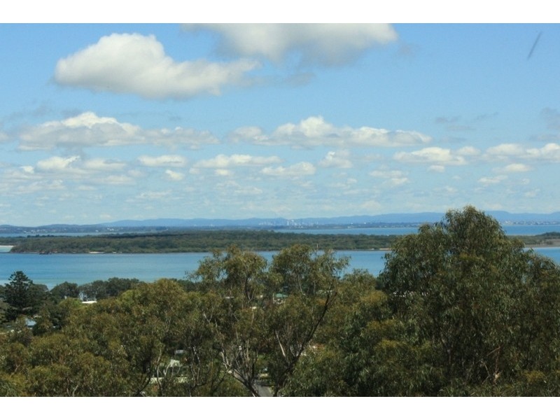 75 Rainbow Crescent, Dunwich QLD 4183