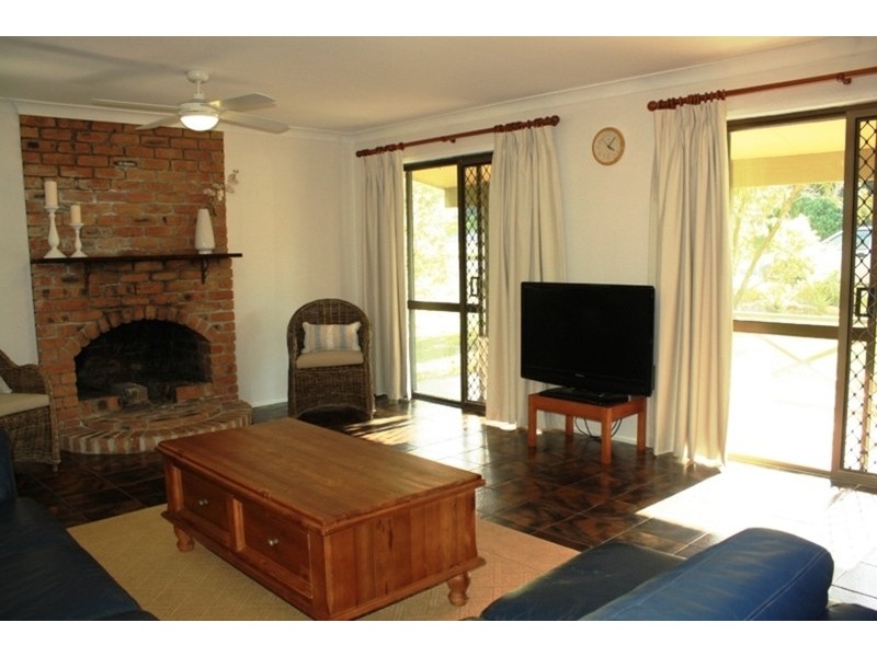 28 George Nothling Drive, Point Lookout QLD 4183