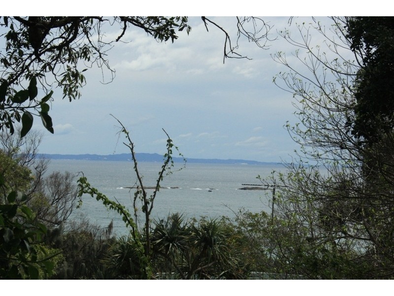 19 Yarrong Road, Point Lookout QLD 4183