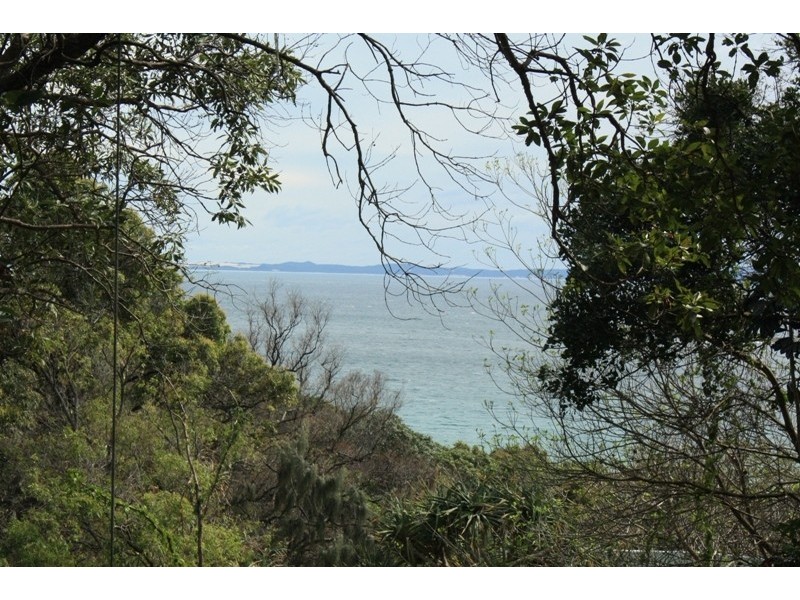 19 Yarrong Road, Point Lookout QLD 4183