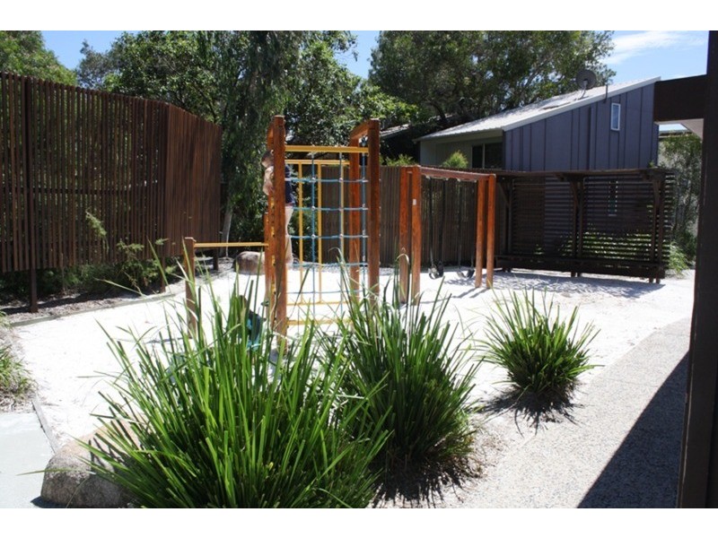 49 Dickson Way, Point Lookout QLD 4183