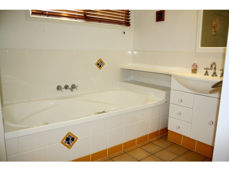 30 Bigoon Road, Point Lookout QLD 4183