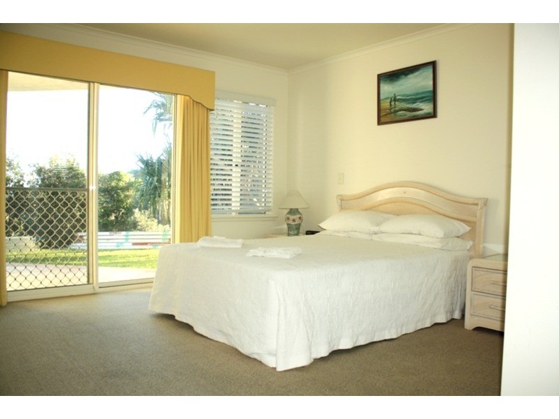 1/11 Samarinda Drive, Point Lookout QLD 4183