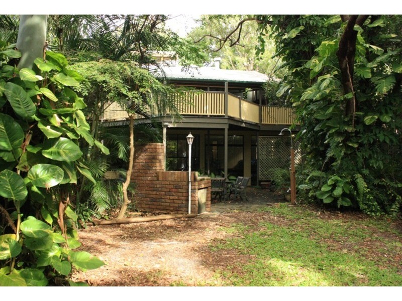 102 Dickson Way, Point Lookout QLD 4183