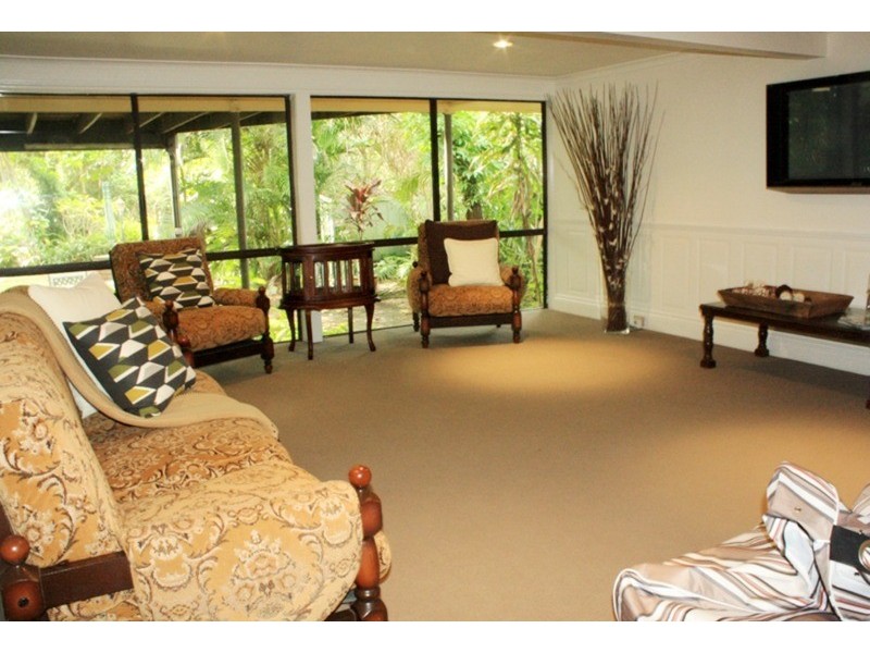 102 Dickson Way, Point Lookout QLD 4183