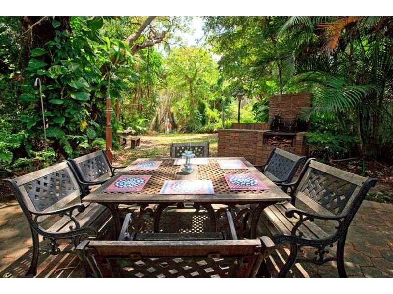 102 Dickson Way, Point Lookout QLD 4183