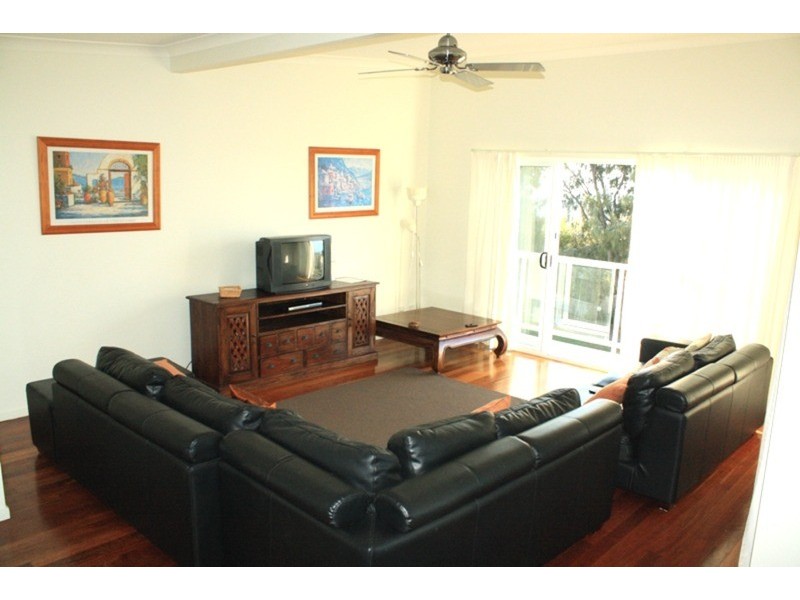 16 Cumming Parade, Point Lookout QLD 4183